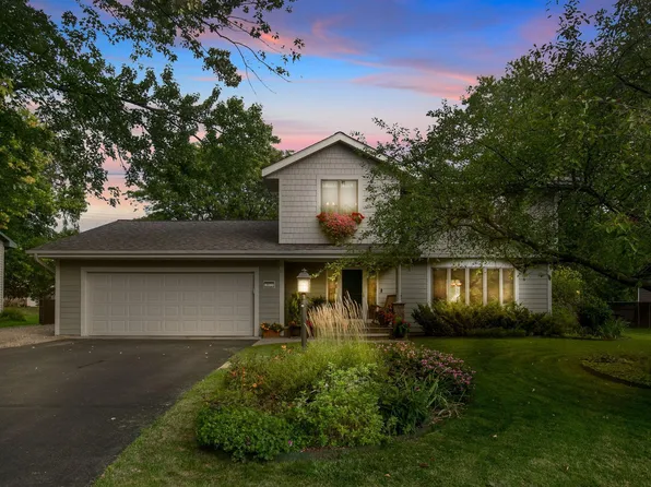 3975 Woodview Dr, Vadnais Heights, MN 55127