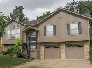 612 NE Topaz Dr, Lees Summit, MO 64086
