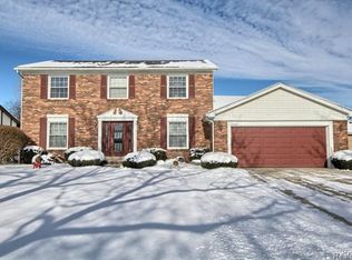 37754 Bristol St, Livonia, MI