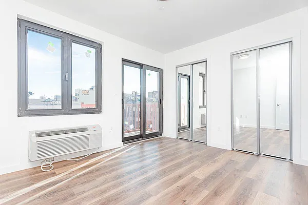 Rented by The InHouse Group | media 27