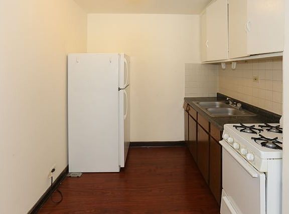 3rd image of 1211 W Elmdale #M00r