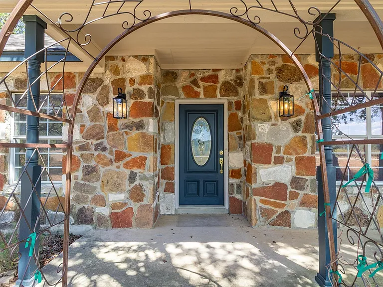 9729 FM 775 — Photo 4