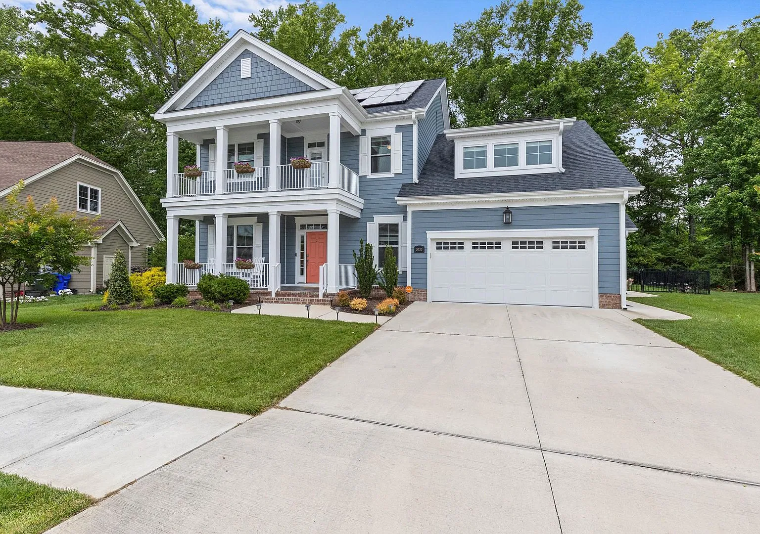 Luxury Meets Leisure in This 4BR/3.5BA Parkside Suffolk StunnerYour December Sanctuary Awaits — Photo 4