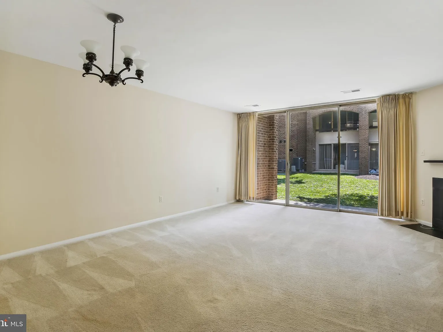 2 bed, 1.5 bath, 1232 sqft, $3,200 — Photo 3