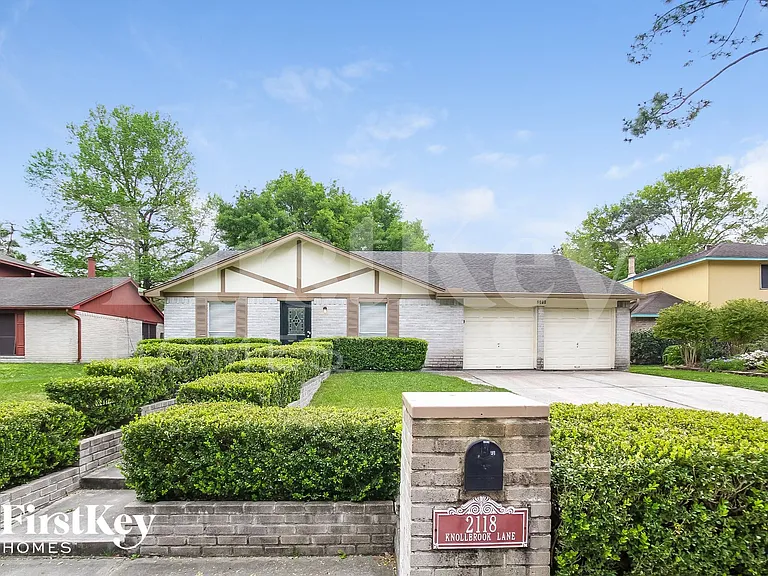 2118 Knollbrook Ln — Photo 1