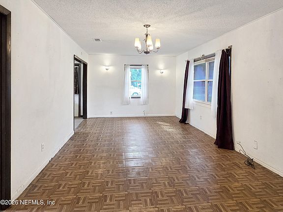 3rd image of 737 N PINE Avenue