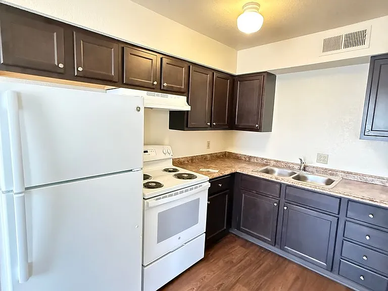 2805 E Idaho Ave — Photo 18