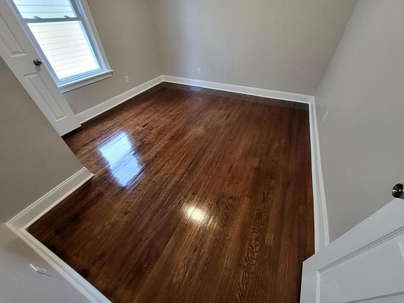 5th image of 137 Peck Ave