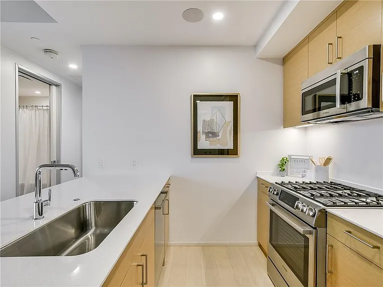 301 West Ave — Photo 22