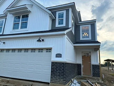 4 bed, 2453 sqft, $3,550 — Photo 2