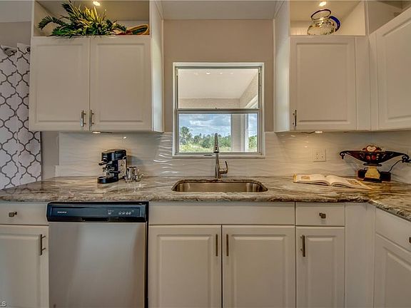 5th image of 935 Candlelight Dr