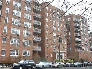 2nd image of 43 Bronx River Rd APT 3G