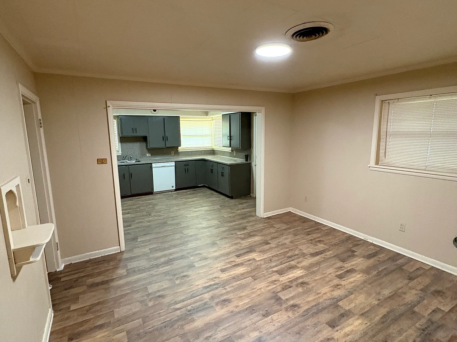 3 bed, 1910 sqft, $1,350 — Photo 4