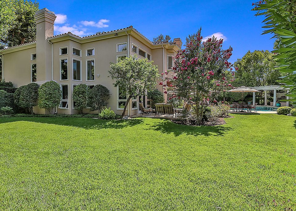 1st image of 31889 Saddletree Dr