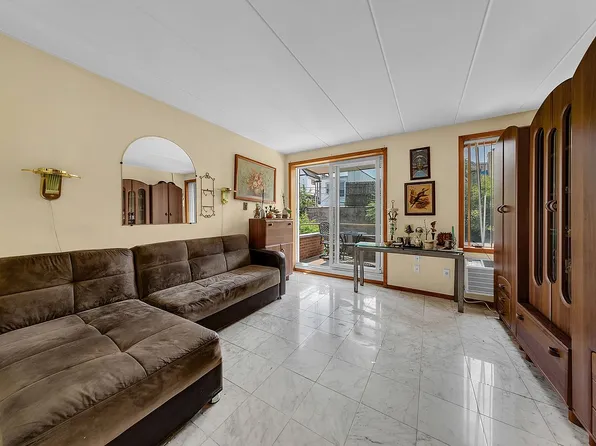 464 67th St APT 2A, Brooklyn, NY 11220