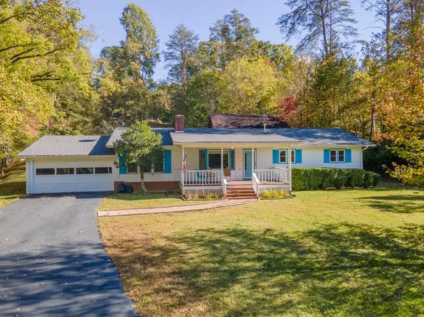 616 Dog Branch Rd, Brasstown, NC 28902