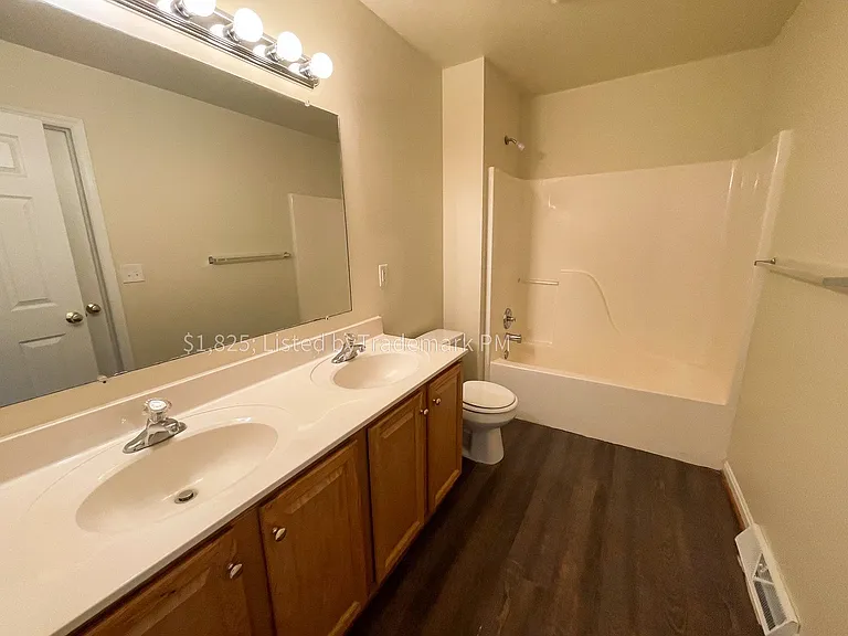 1921 Shady Oak Dr — Photo 12