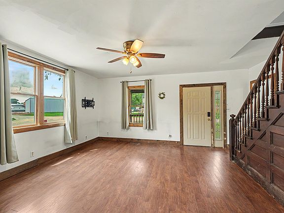 3rd image of 323 King St