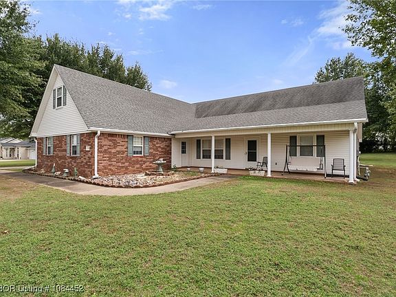 3rd image of 1704 Broaddrick Ln
