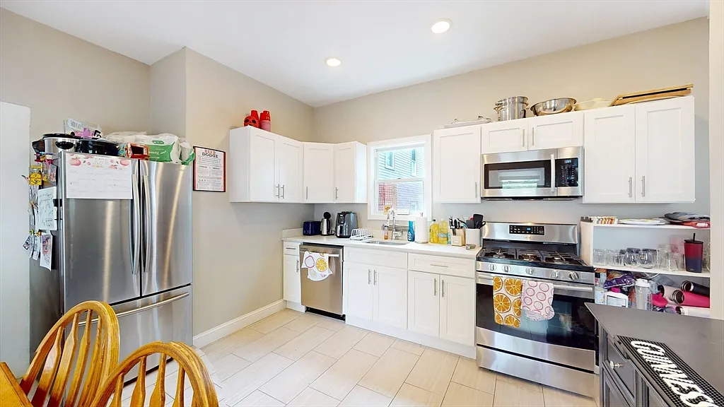 3 bed, 1.0 bath, 964 sqft, $3,550 — Photo 3