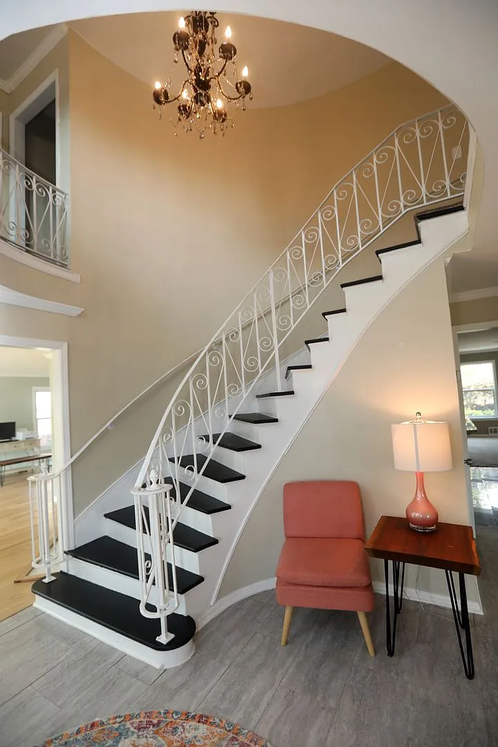 This distinguished five-bedroom, three-bathroom residence offers an exceptional combination of re... — Photo 2
