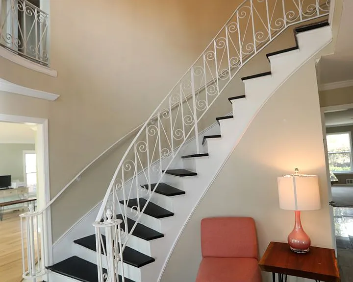 3710 NE Winkfield Pl — Photo 2