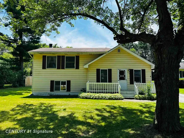 2473 Wayburn Ave, Mount Morris, MI 48458