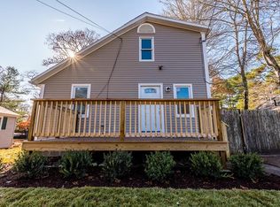 38 Algonquin St, Buzzards Bay, MA 02532