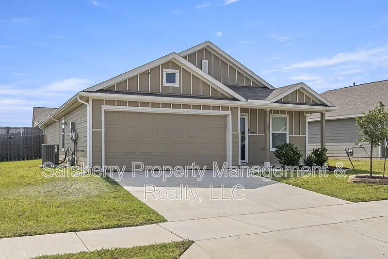 4 bed, 2.0 bath, 1668 sqft, $2,200 — Photo 2