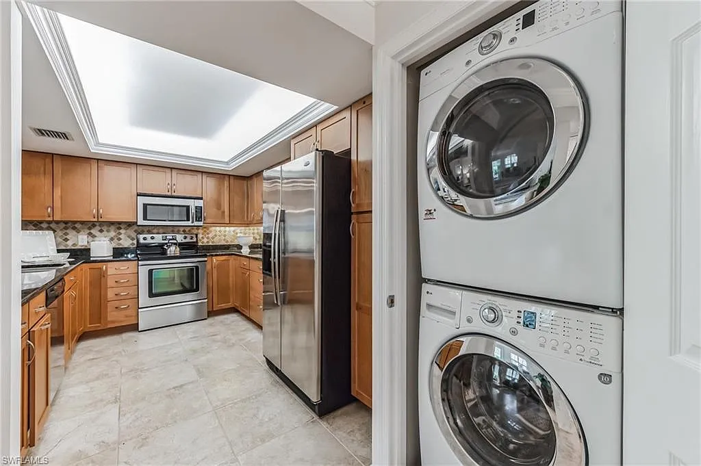2 bed, 2.0 bath, 1423 sqft, $7,800 — Photo 1