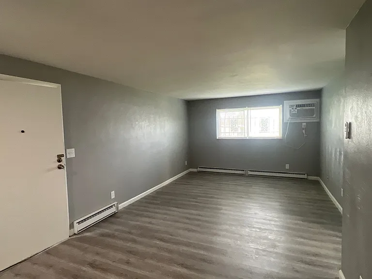 4644 Burkhardt Ave — Photo 3