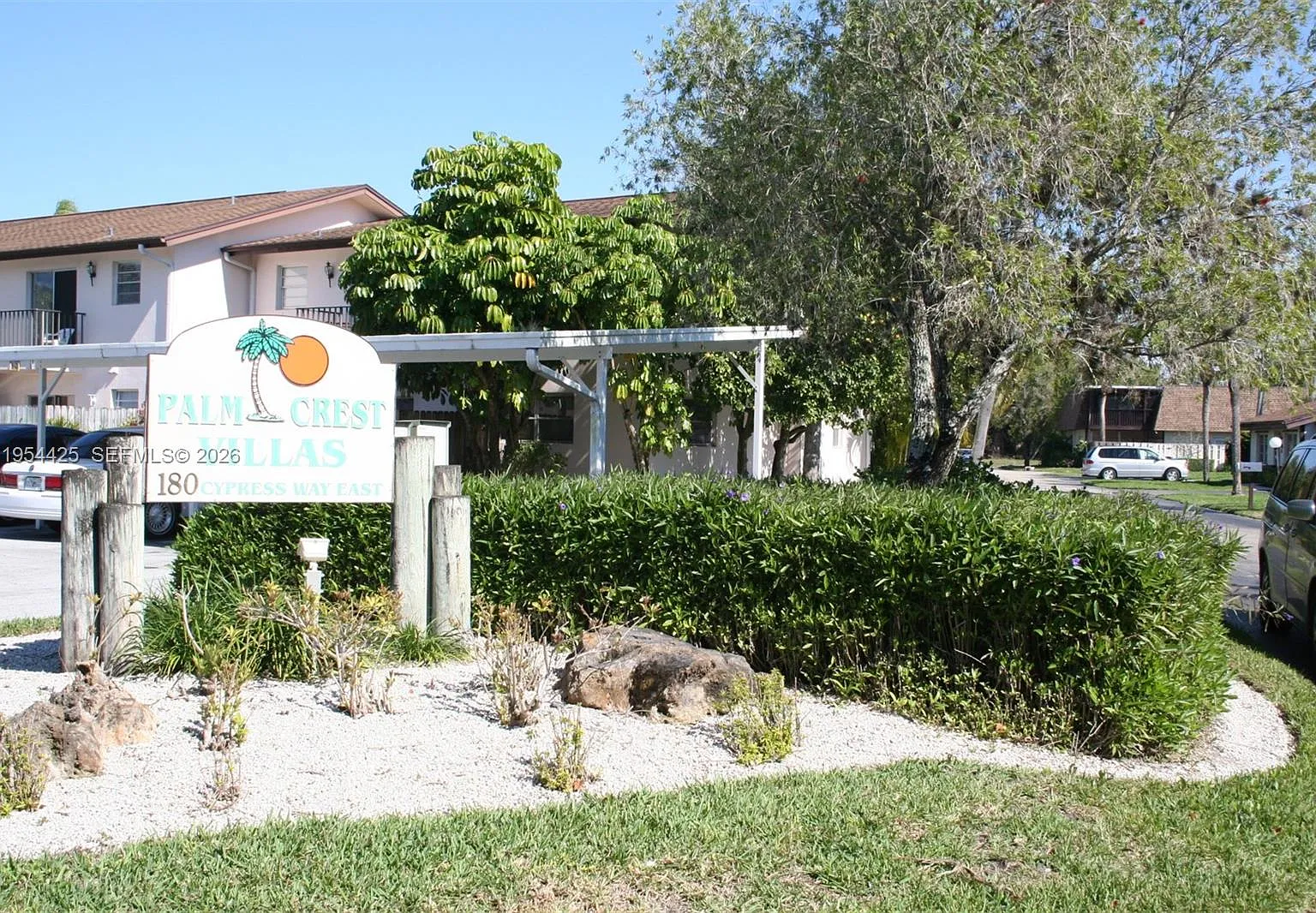 2 bed, 2.5 bath, 1348 sqft, $1,975 — Photo 2