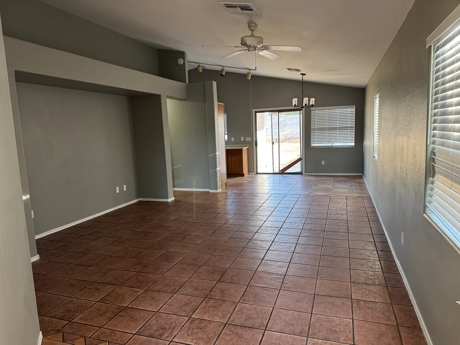 1523 W Nancy Ln — Photo 3