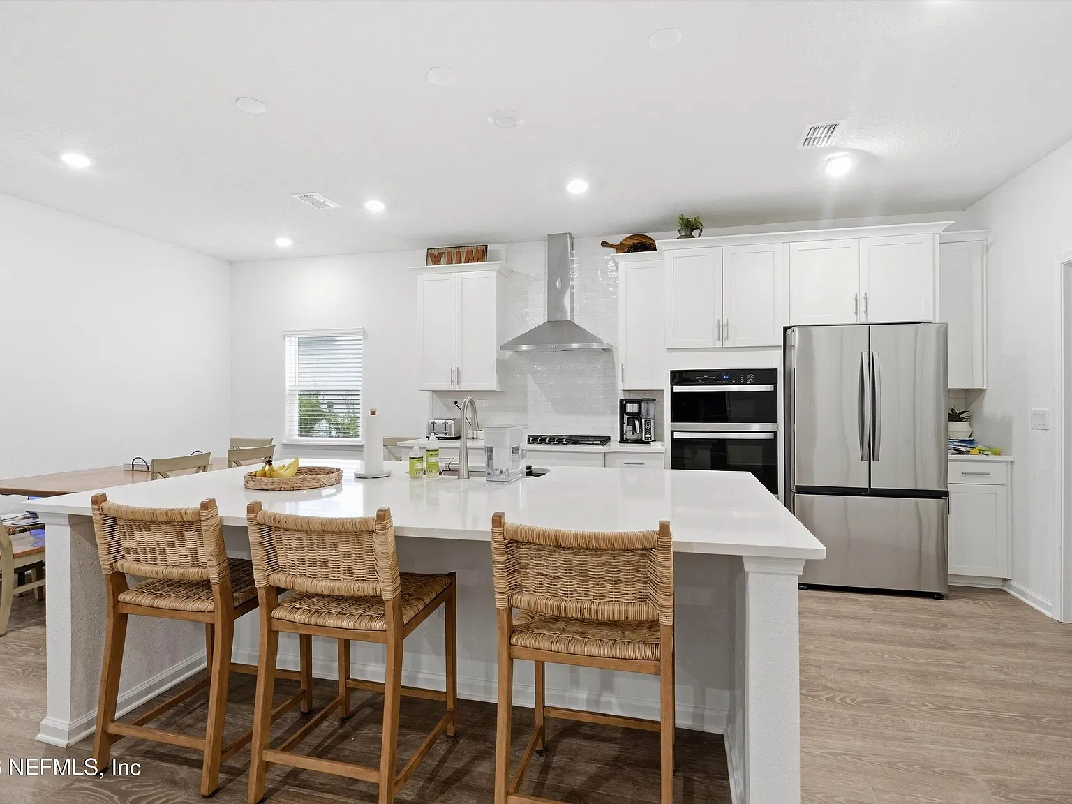 5 bed, 4.0 bath, 2782 sqft, $3,500 — Photo 2