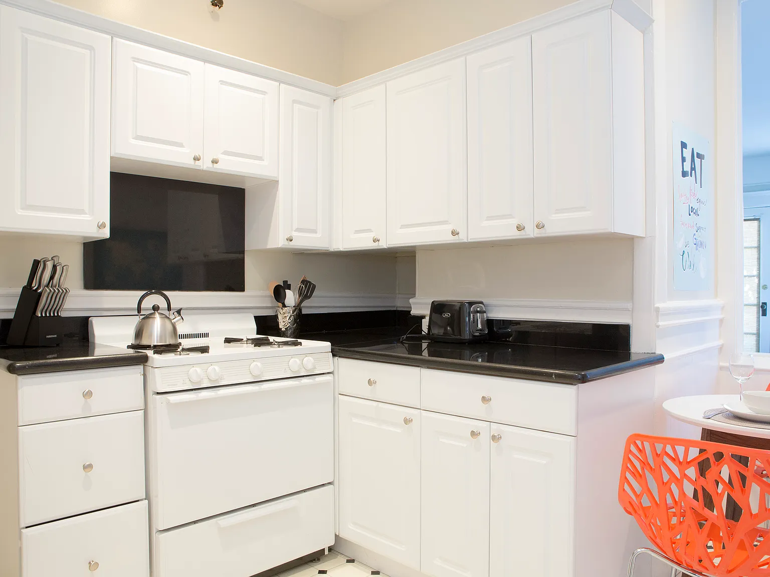 Furnished 1br/1ba Hidden Gem Walkable To Muni - 15 Min Dt Sf — Photo 3