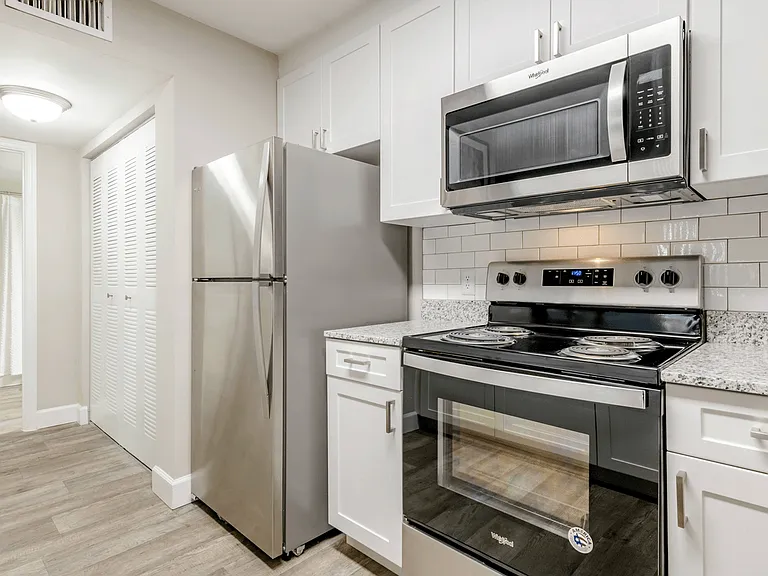 Coconut Palm Club Apartments — Photo 47