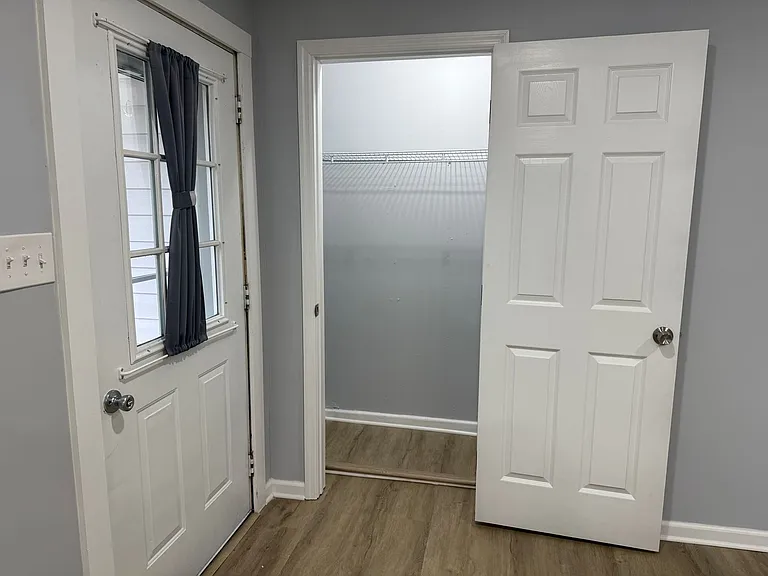 456 Warren St — Photo 11