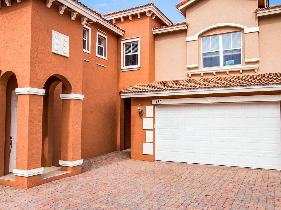 1st image of 132 Hidden Palms Ln