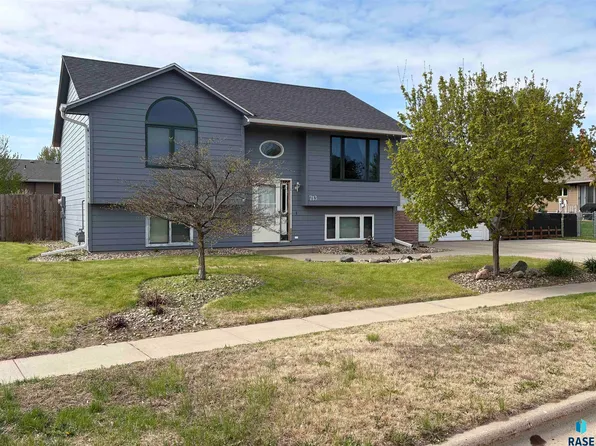 713 E Magnolia Dr, Brandon, SD 57005