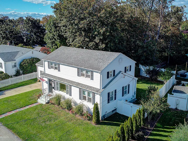 18 Sylvan Ter — Photo 2