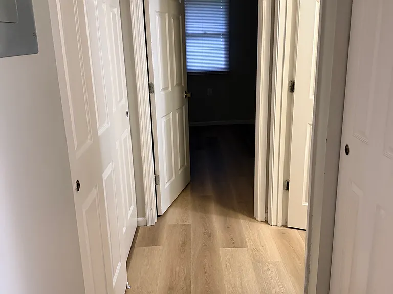 250 E Main St #6 — Photo 3