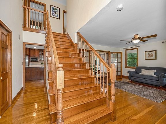 3rd image of 23 Wedgewood Dr