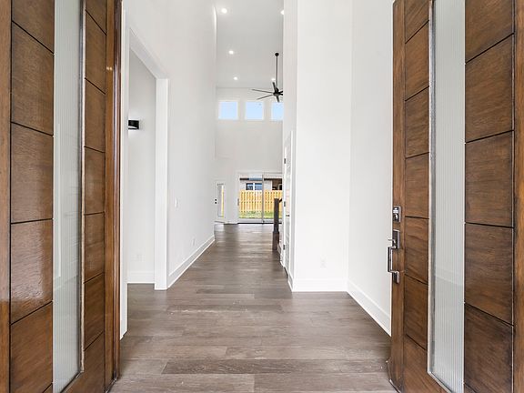 Foyer Previous Similar Built