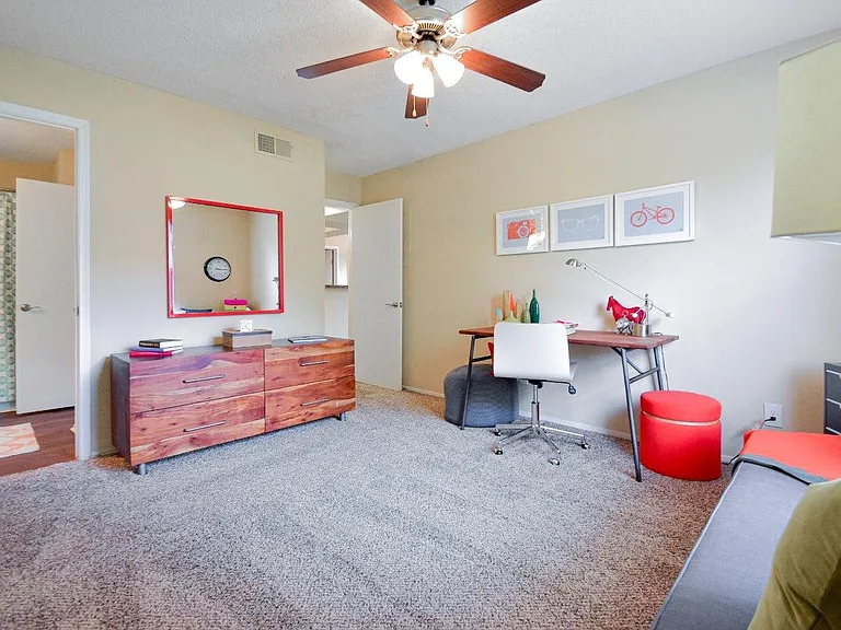 Park Laureate Apartment Homes — Photo 12