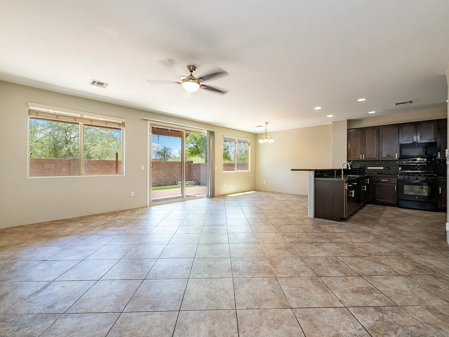 3 bed, 2.5 bath, 1786 sqft, $3,000 — Photo 3