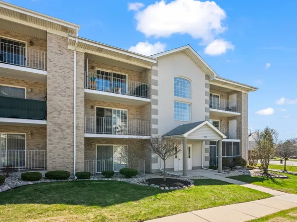 9130 W 95th St APT 3B, Hickory Hills, IL 60457