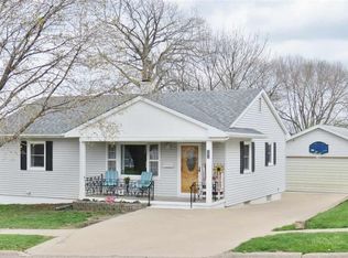 307 S Eliza St, Maquoketa, IA