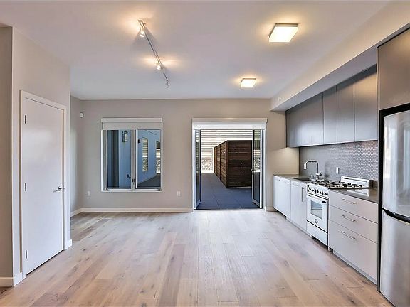 5th image of 11 Franklin St Unit 204
