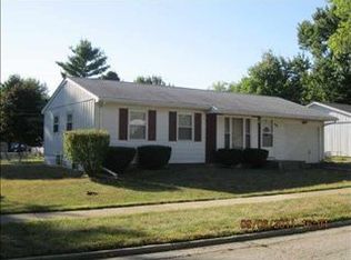 1304 Pinehurst Dr, Bloomington, IL