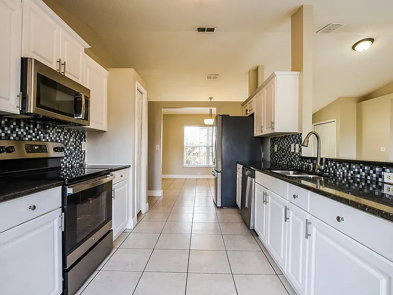 870 Jarnac Dr — Photo 10